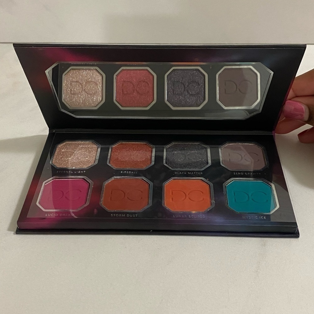 Dominique Cosmetic ‘Celestial Thunder’ palette - Picture 2 of 2